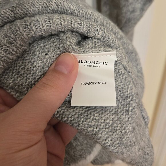 NWT BloomChic gray sweater with white trim - Size 22/24 - Picture 5 of 6